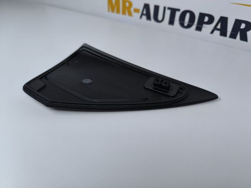 Кришка порту зарядки катафот відбивач (Аналог) Tesla Model 3 / Y / Тесла Модель 3 / Y 1448344-00-B 1448344-00-B фото