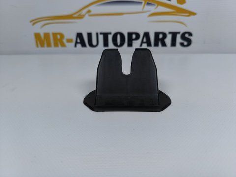 Накладка замка багажника (Аналог) Tesla Model 3/Y / Тесла Модель 3/Y 1584544-00-C 1584544-00-C фото