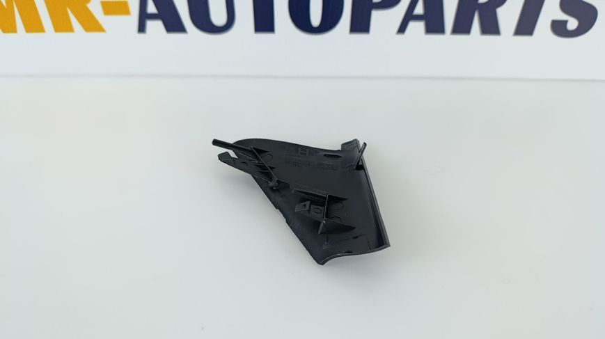 Заглушка гака буксирувального ліва та права (Аналог) Tesla Model S / Тесла Модель S 2016-2021 1057845-00-B 1057845-00-B фото